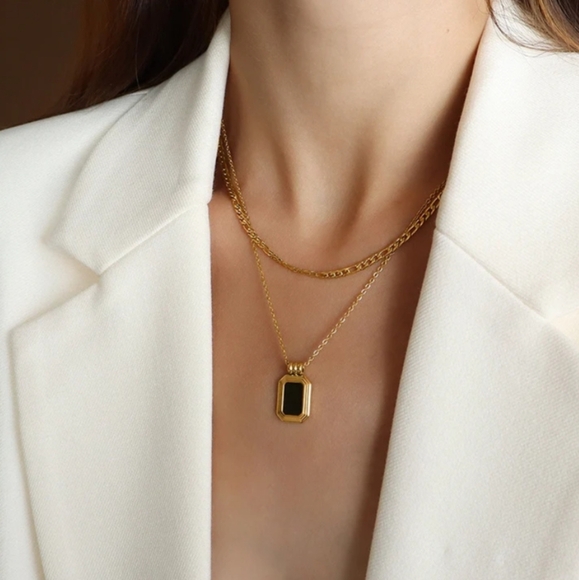 Jewelry - The latest trends in fashion necklace